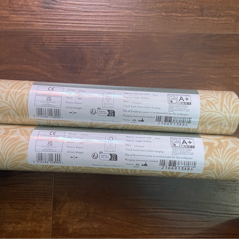 🔥CLOSET CLEAR OUT🔥 NEW Morris & Co.Apple Wallpaper (2 rolls) Read Description✨ - Picture 4 of 9